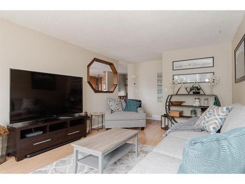 34 Birch Road, Fort Mcmurray, AB - Indoor Photo Showing Living Room