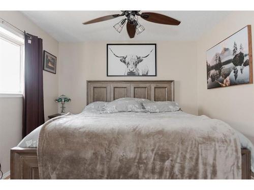 34 Birch Road, Fort Mcmurray, AB - Indoor Photo Showing Bedroom