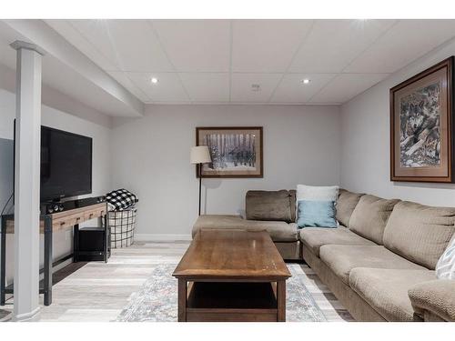 34 Birch Road, Fort Mcmurray, AB - Indoor Photo Showing Living Room