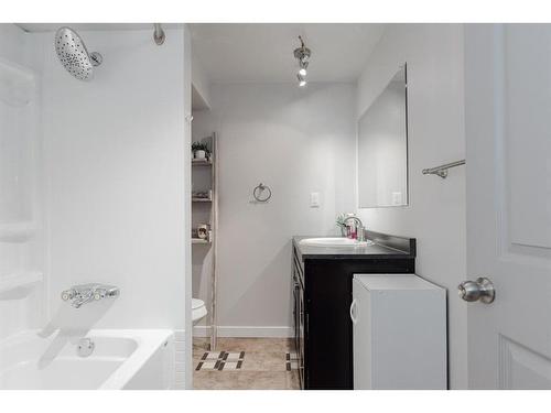 34 Birch Road, Fort Mcmurray, AB - Indoor Photo Showing Bathroom