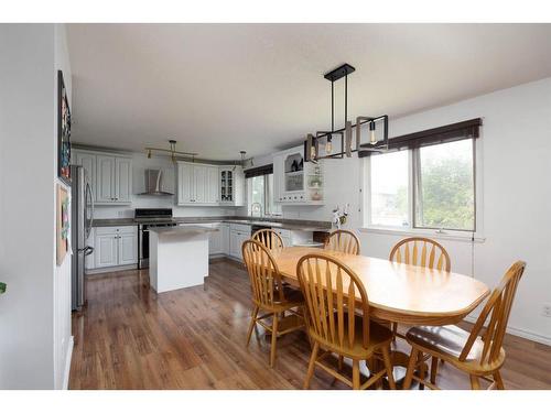 129 Robin Crescent, Fort Mcmurray, AB - Indoor Photo Showing Dining Room