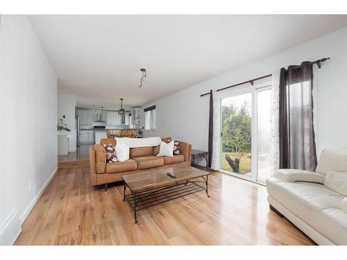 129 Robin Crescent, Fort Mcmurray, AB - Indoor Photo Showing Living Room