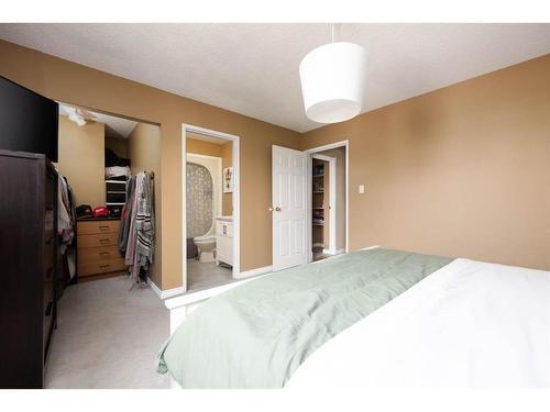 129 Robin Crescent, Fort Mcmurray, AB - Indoor Photo Showing Bedroom