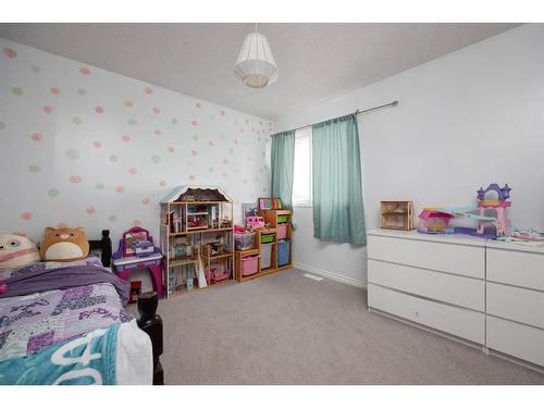 129 Robin Crescent, Fort Mcmurray, AB - Indoor Photo Showing Bedroom