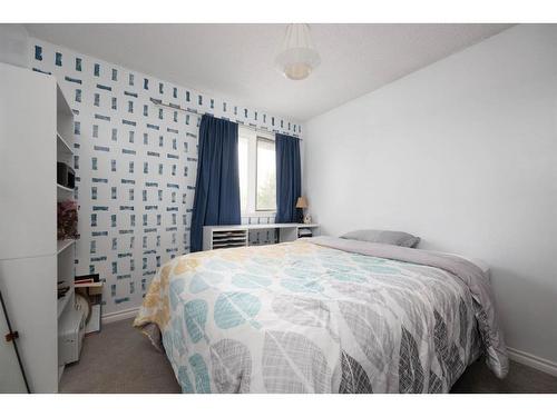 129 Robin Crescent, Fort Mcmurray, AB - Indoor Photo Showing Bedroom