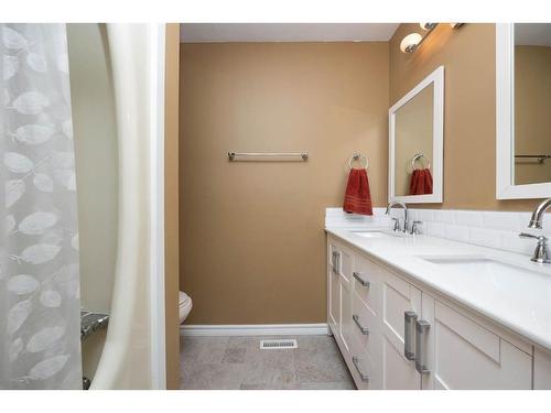 129 Robin Crescent, Fort Mcmurray, AB - Indoor Photo Showing Bathroom