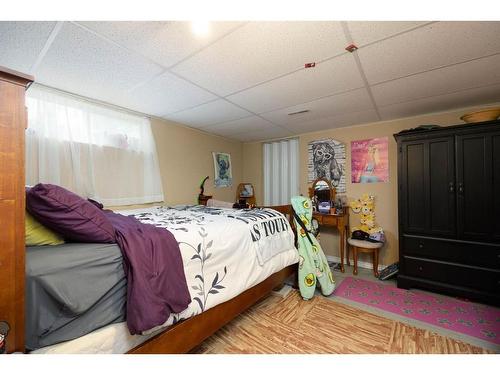 129 Robin Crescent, Fort Mcmurray, AB - Indoor Photo Showing Bedroom