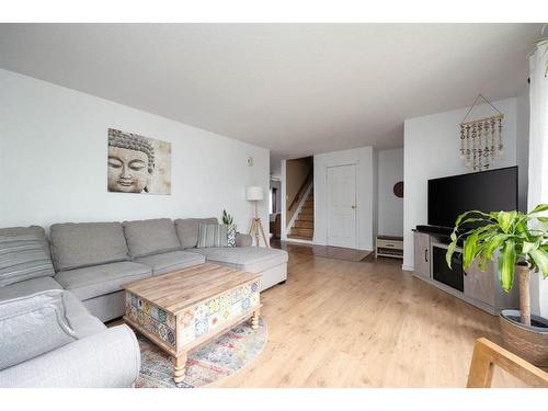 129 Robin Crescent, Fort Mcmurray, AB - Indoor Photo Showing Living Room