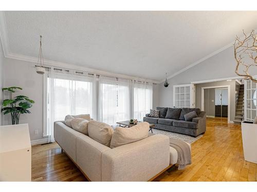 121 Burns Place, Fort Mcmurray, AB - Indoor Photo Showing Living Room