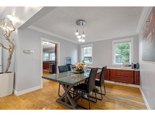 121 Burns Place, Fort Mcmurray, AB - Indoor Photo Showing Dining Room