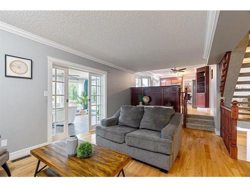 121 Burns Place, Fort Mcmurray, AB - Indoor Photo Showing Living Room