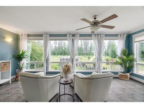 121 Burns Place, Fort Mcmurray, AB - Indoor Photo Showing Living Room