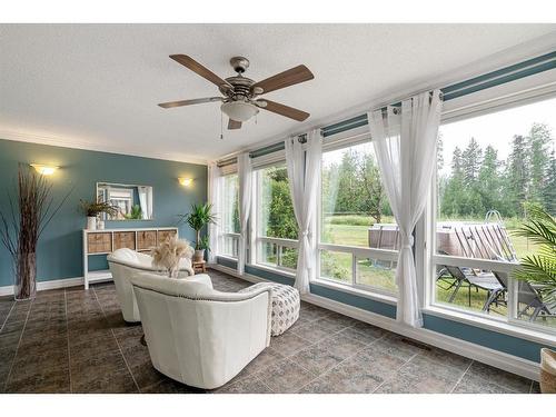 121 Burns Place, Fort Mcmurray, AB - Indoor Photo Showing Living Room