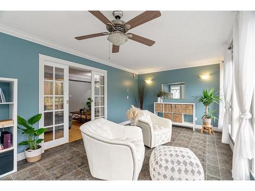 121 Burns Place, Fort Mcmurray, AB - Indoor Photo Showing Living Room