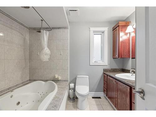 121 Burns Place, Fort Mcmurray, AB - Indoor Photo Showing Bathroom