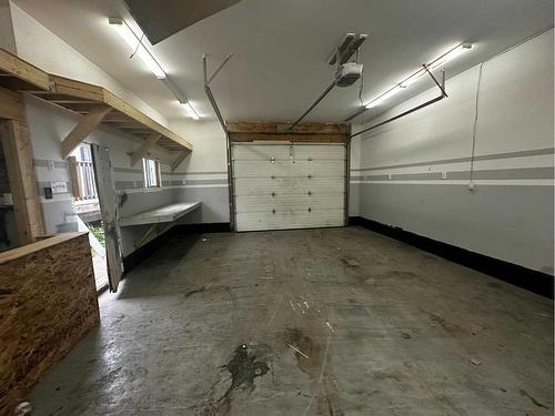 256 Grenfell Crescent, Fort Mcmurray, AB - Indoor Photo Showing Garage