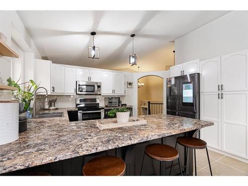 197 Waniandy Way, Fort Mcmurray, AB - Indoor Photo Showing Kitchen With Upgraded Kitchen