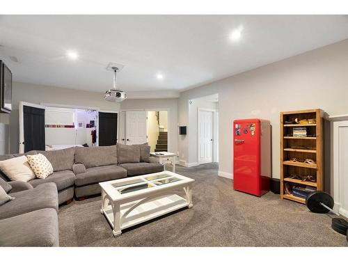 197 Waniandy Way, Fort Mcmurray, AB - Indoor Photo Showing Living Room