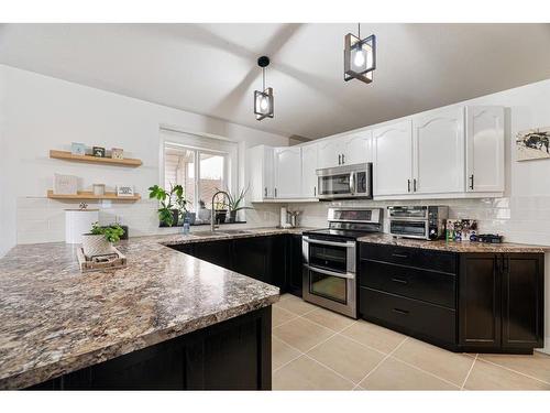 197 Waniandy Way, Fort Mcmurray, AB - Indoor Photo Showing Kitchen With Upgraded Kitchen