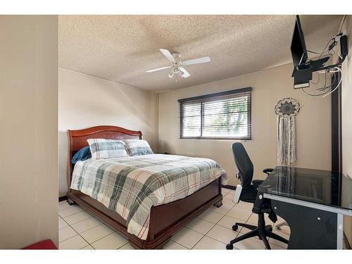 1 May Crescent, Fort Mcmurray, AB - Indoor Photo Showing Bedroom