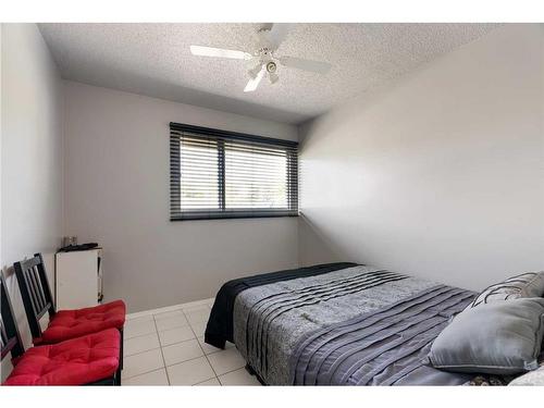 1 May Crescent, Fort Mcmurray, AB - Indoor Photo Showing Bedroom