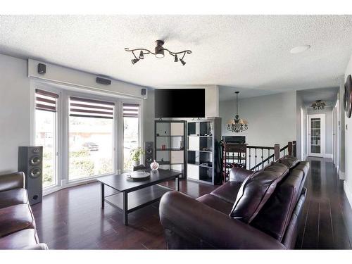 1 May Crescent, Fort Mcmurray, AB - Indoor Photo Showing Living Room