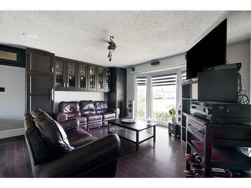 1 May Crescent, Fort Mcmurray, AB - Indoor Photo Showing Living Room