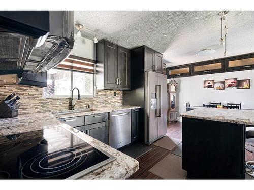 1 May Crescent, Fort Mcmurray, AB - Indoor Photo Showing Kitchen