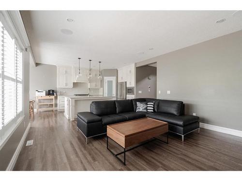 214 Prospect Drive, Fort Mcmurray, AB - Indoor Photo Showing Living Room