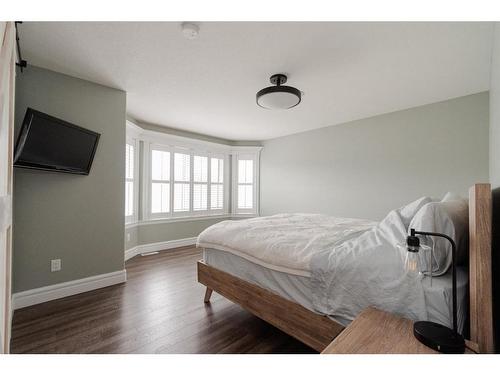 214 Prospect Drive, Fort Mcmurray, AB - Indoor Photo Showing Bedroom