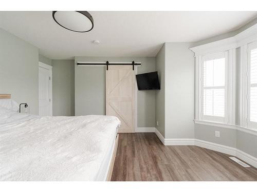 214 Prospect Drive, Fort Mcmurray, AB - Indoor Photo Showing Bedroom