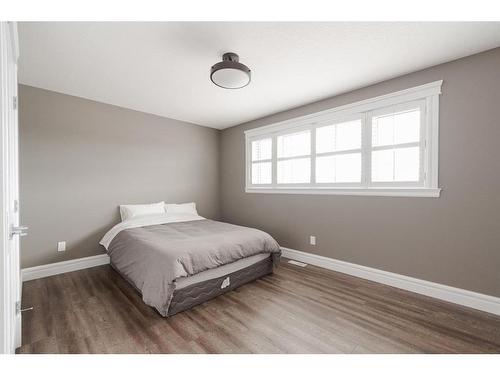 214 Prospect Drive, Fort Mcmurray, AB - Indoor Photo Showing Bedroom