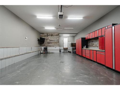 214 Prospect Drive, Fort Mcmurray, AB - Indoor Photo Showing Garage