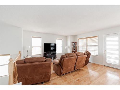 140 Archibald Close, Fort Mcmurray, AB - Indoor Photo Showing Living Room