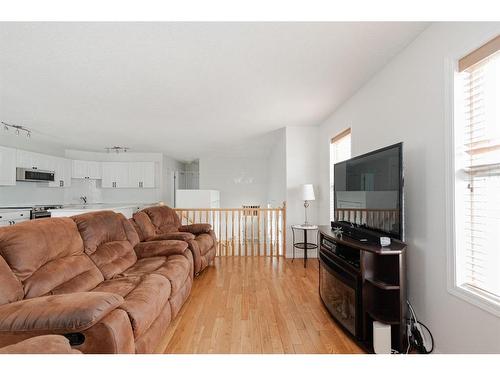 140 Archibald Close, Fort Mcmurray, AB - Indoor Photo Showing Living Room