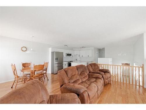 140 Archibald Close, Fort Mcmurray, AB - Indoor Photo Showing Living Room