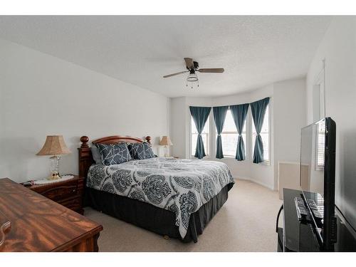 140 Archibald Close, Fort Mcmurray, AB - Indoor Photo Showing Bedroom