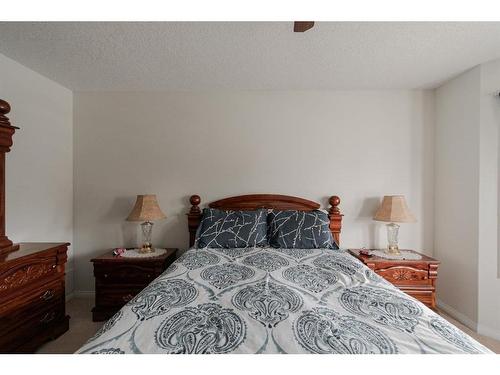 140 Archibald Close, Fort Mcmurray, AB - Indoor Photo Showing Bedroom