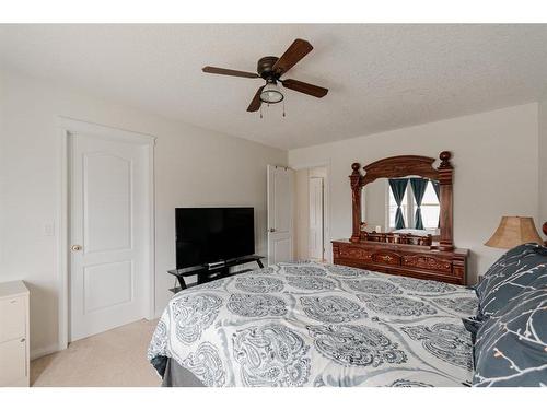 140 Archibald Close, Fort Mcmurray, AB - Indoor Photo Showing Bedroom