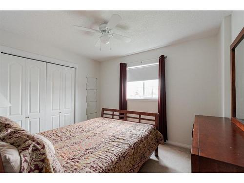 140 Archibald Close, Fort Mcmurray, AB - Indoor Photo Showing Bedroom