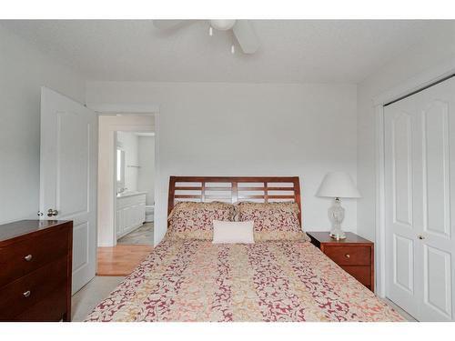 140 Archibald Close, Fort Mcmurray, AB - Indoor Photo Showing Bedroom