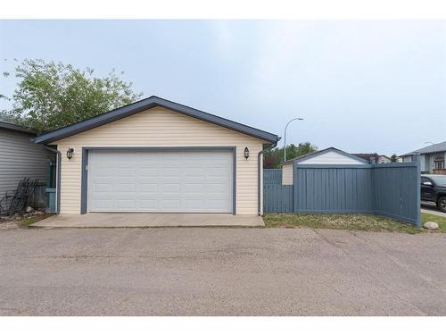 140 Archibald Close, Fort Mcmurray, AB - Outdoor With Exterior