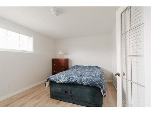 140 Archibald Close, Fort Mcmurray, AB - Indoor Photo Showing Bedroom