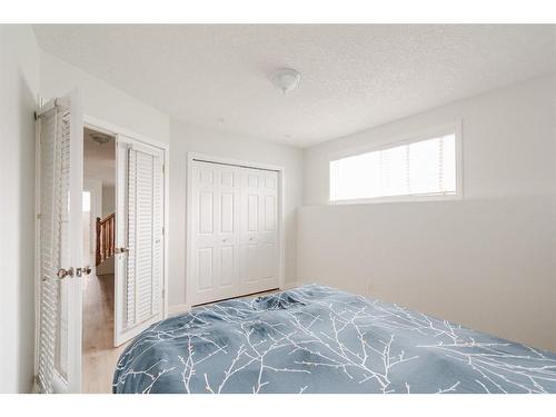 140 Archibald Close, Fort Mcmurray, AB - Indoor Photo Showing Bedroom