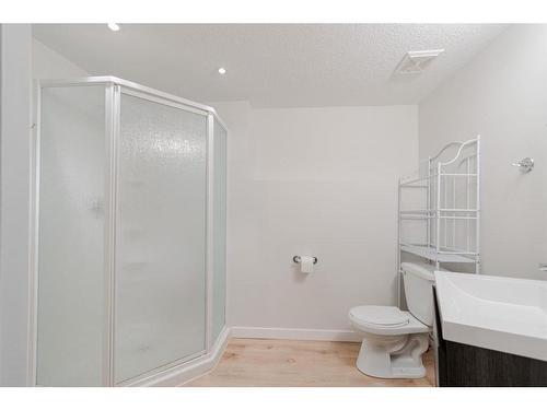 140 Archibald Close, Fort Mcmurray, AB - Indoor Photo Showing Bathroom