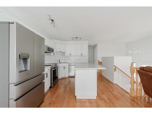 140 Archibald Close, Fort Mcmurray, AB - Indoor Photo Showing Kitchen