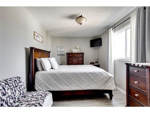 156 Archibald Close, Fort Mcmurray, AB - Indoor Photo Showing Bedroom