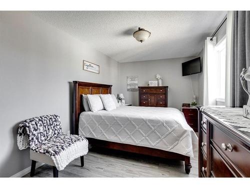 156 Archibald Close, Fort Mcmurray, AB - Indoor Photo Showing Bedroom