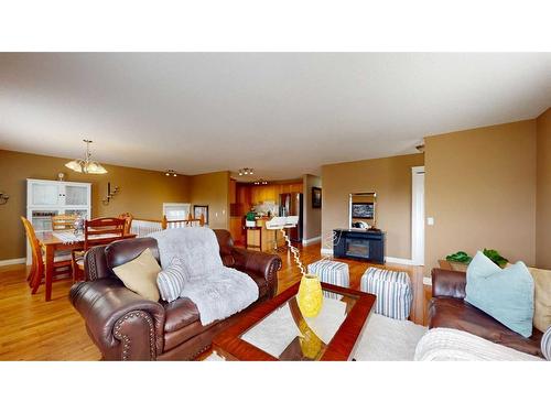 181 Beale Crescent, Fort Mcmurray, AB - Indoor Photo Showing Living Room