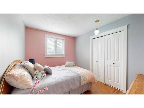 181 Beale Crescent, Fort Mcmurray, AB - Indoor Photo Showing Bedroom